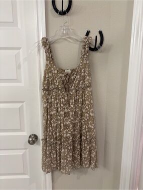 Sleeveless Floral Dress in Lace brown and White